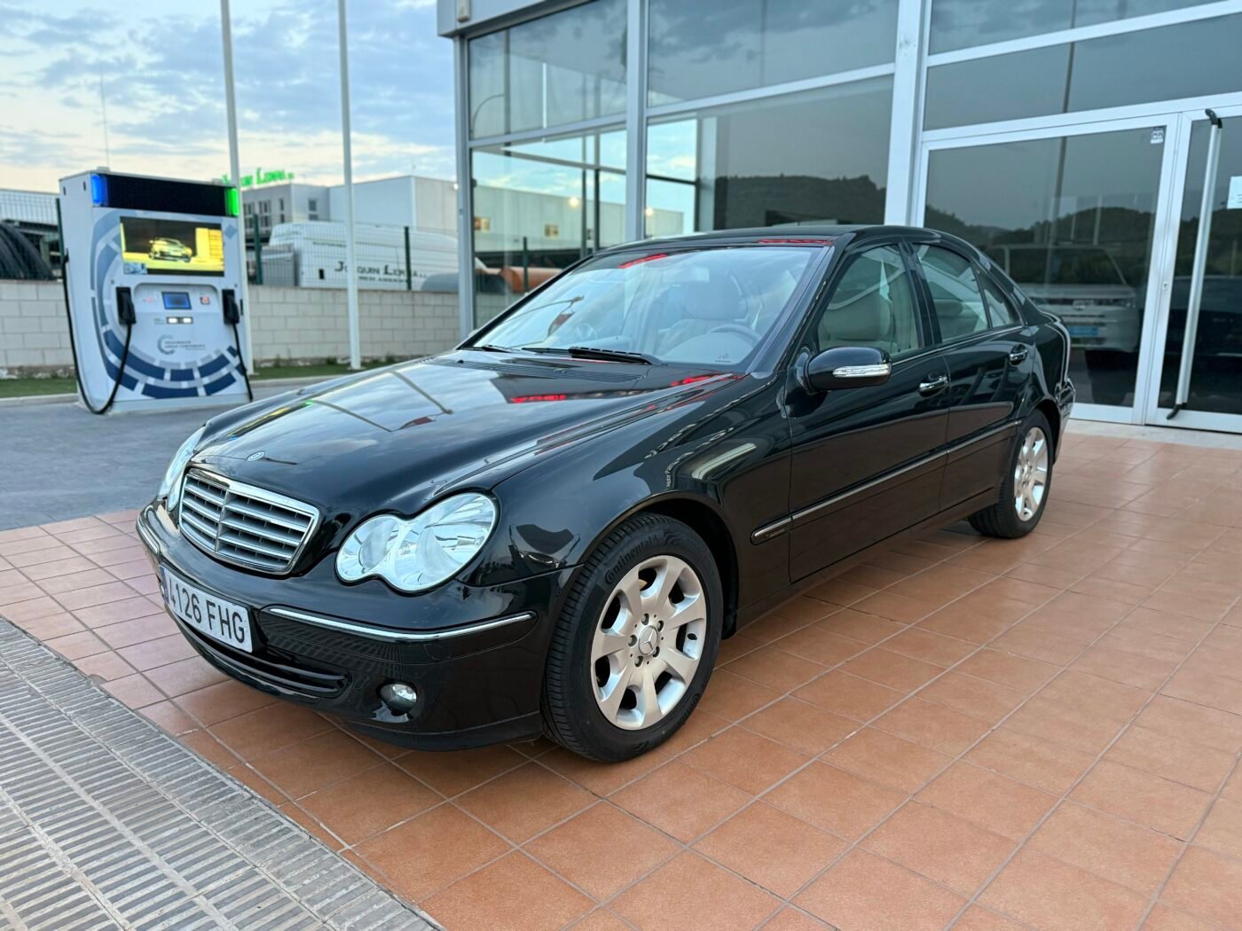 MERCEDES-BENZ C180